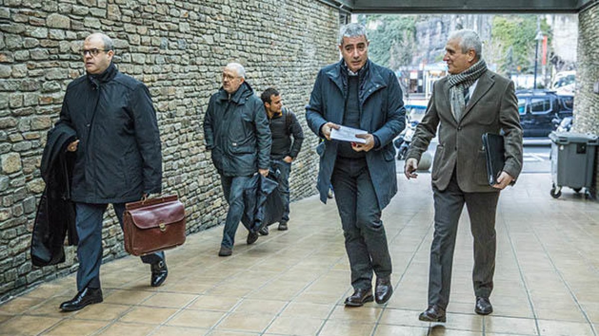 El tribunal amenaça amb una querella criminal un advocat de la defensa