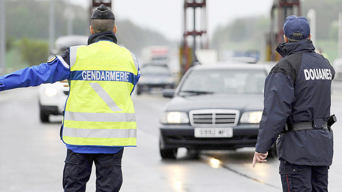 Un gendarme i un duaner