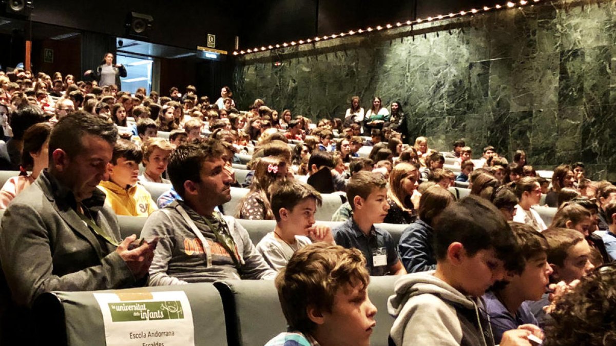 Més de 380 infants participen al Congrés de ciència de l'UdA
