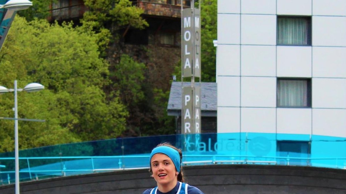 “M'agradaria tenir un equip de noies, com tenen els nois”