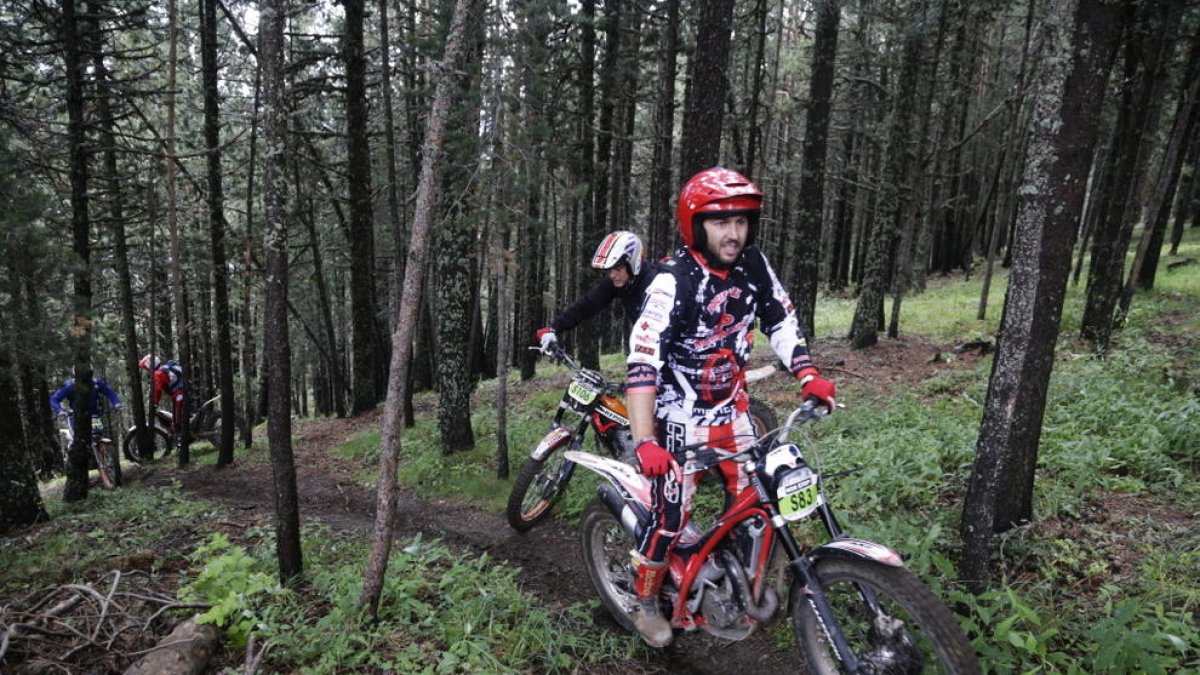 Vet a la circulació de motos per la muntanya