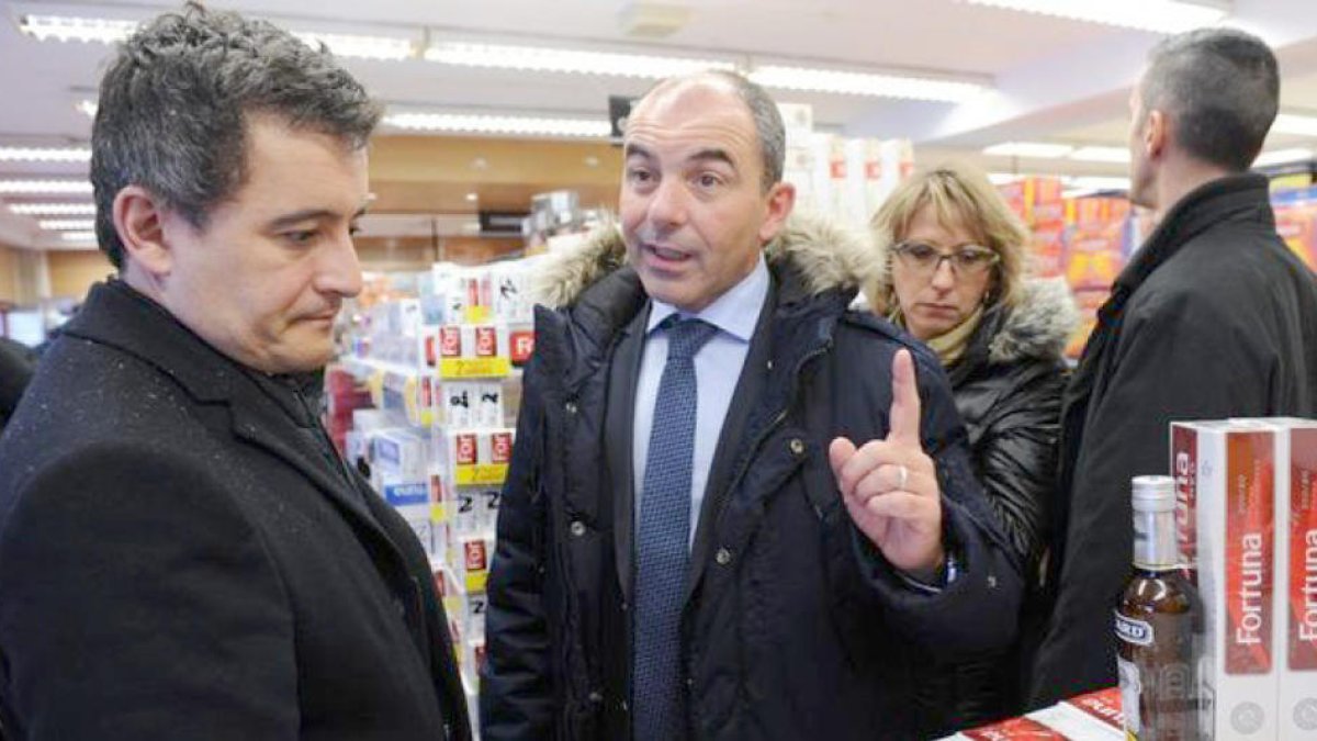 Deu intents de saltar-se la duana per contraban