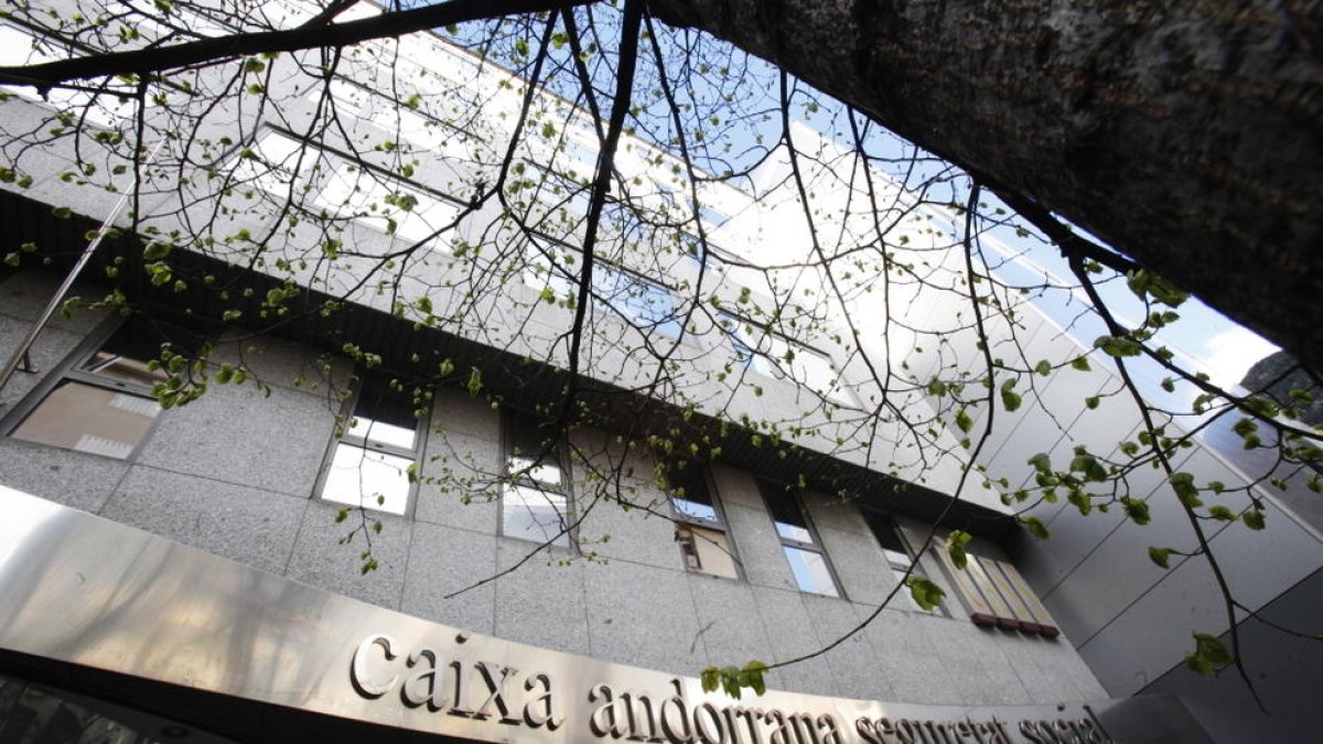 Detenen una empleada de la CASS per sostraure diners