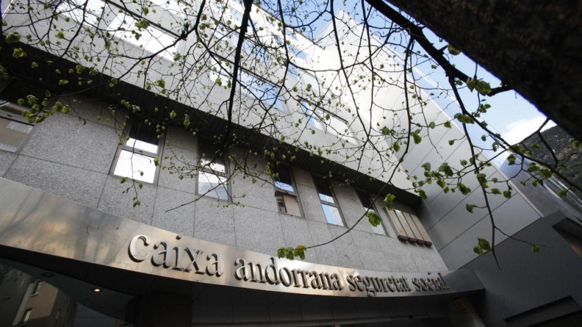 La policia deté la parella de la treballadora de la CASS