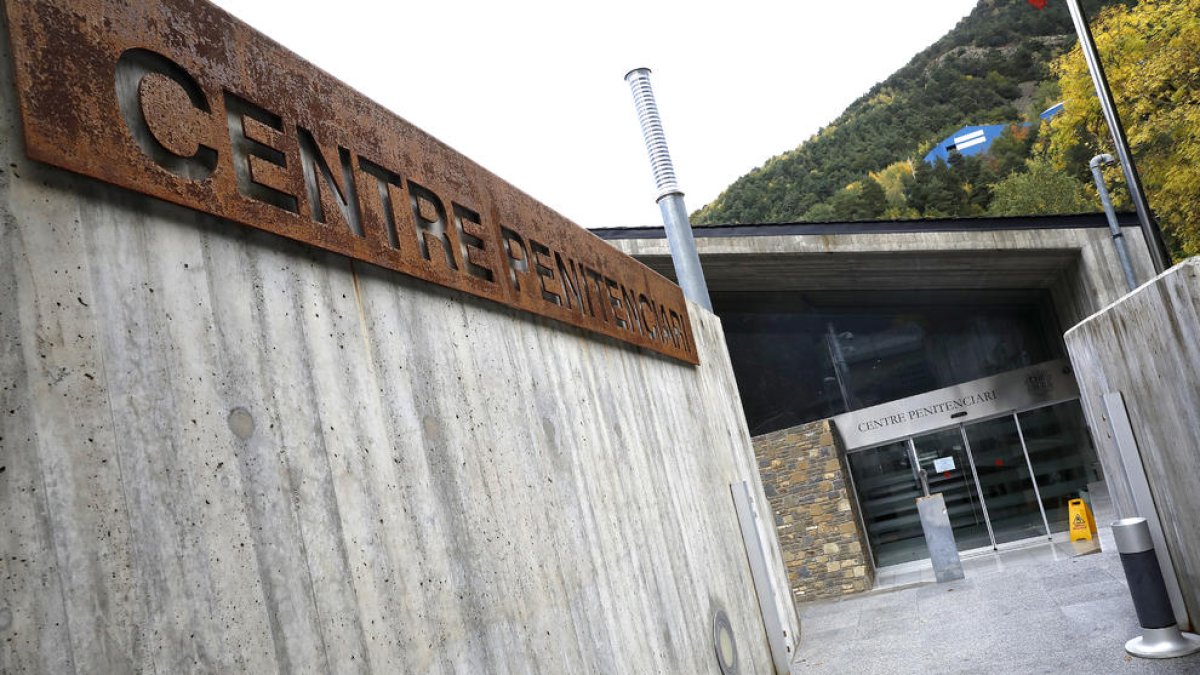 El TS desestima una conversa a Facebook com a prova en el judici a un carceller