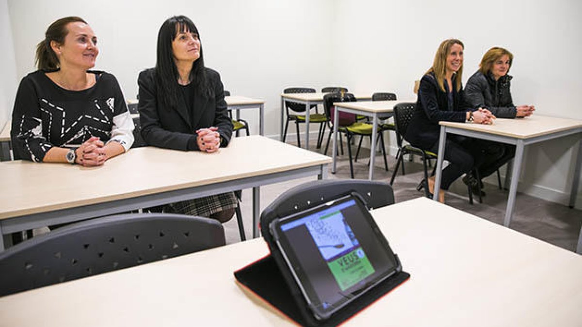S'inaugura el nou centre d'autoaprenentatge de català