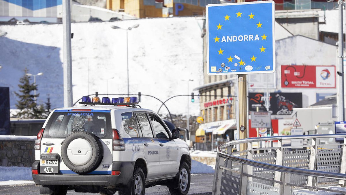 Martí defensa a l'Elisi la lluita d'Andorra contra 
el contraban