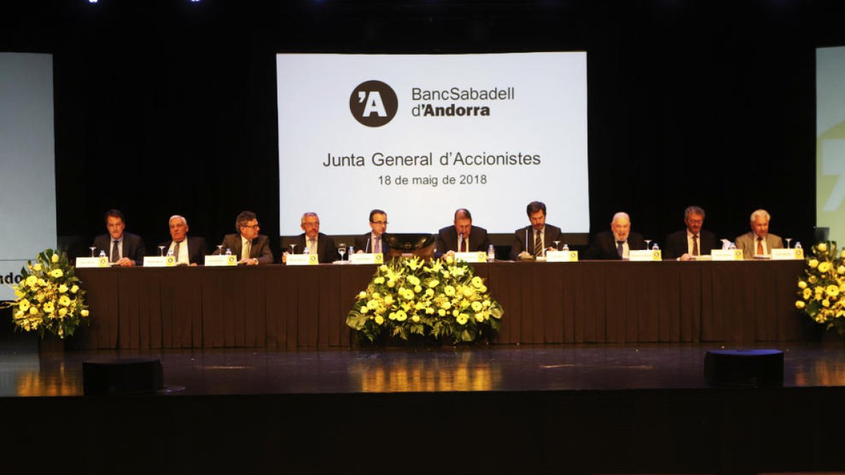 Els socis de BancSabadell guanyen 6,25 euros per acció en l'exercici 2017