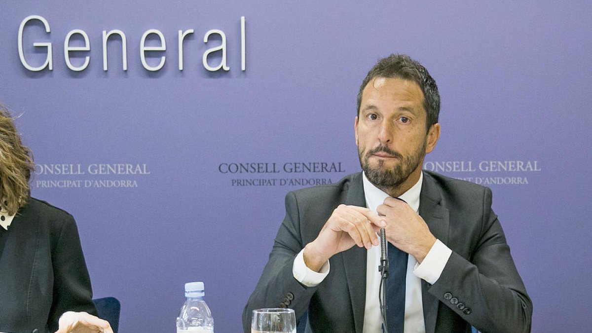 López acusa el Govern de crear entitats per col·locar-hi càrrecs