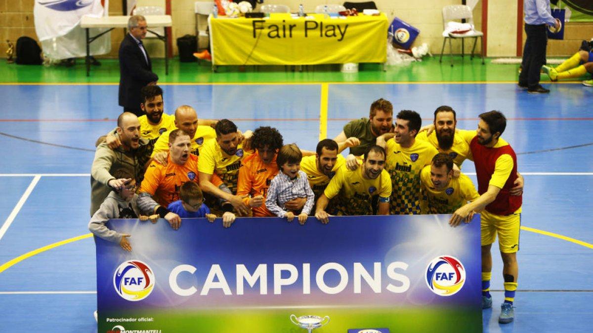 El campió de segona s'adjudica la final del Memorial Canut (2-1)
