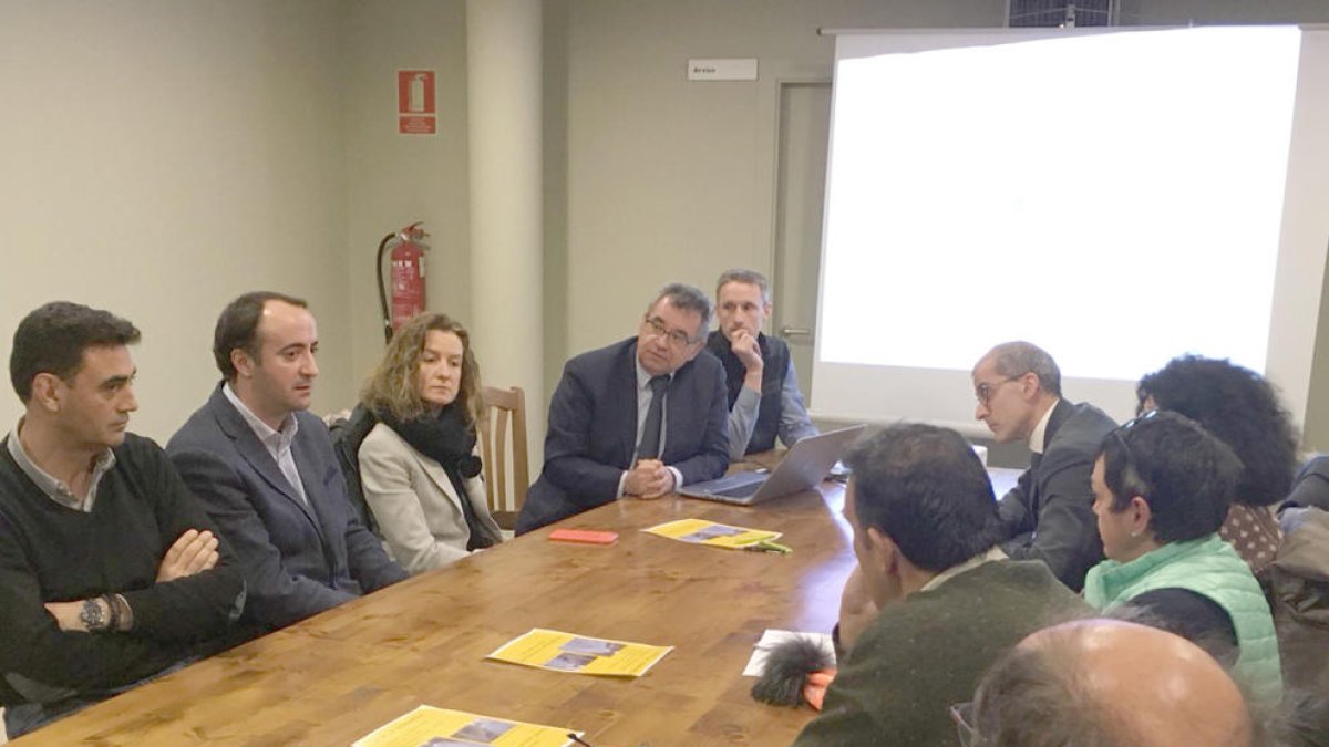 Els veïns es resignen amb el transformador