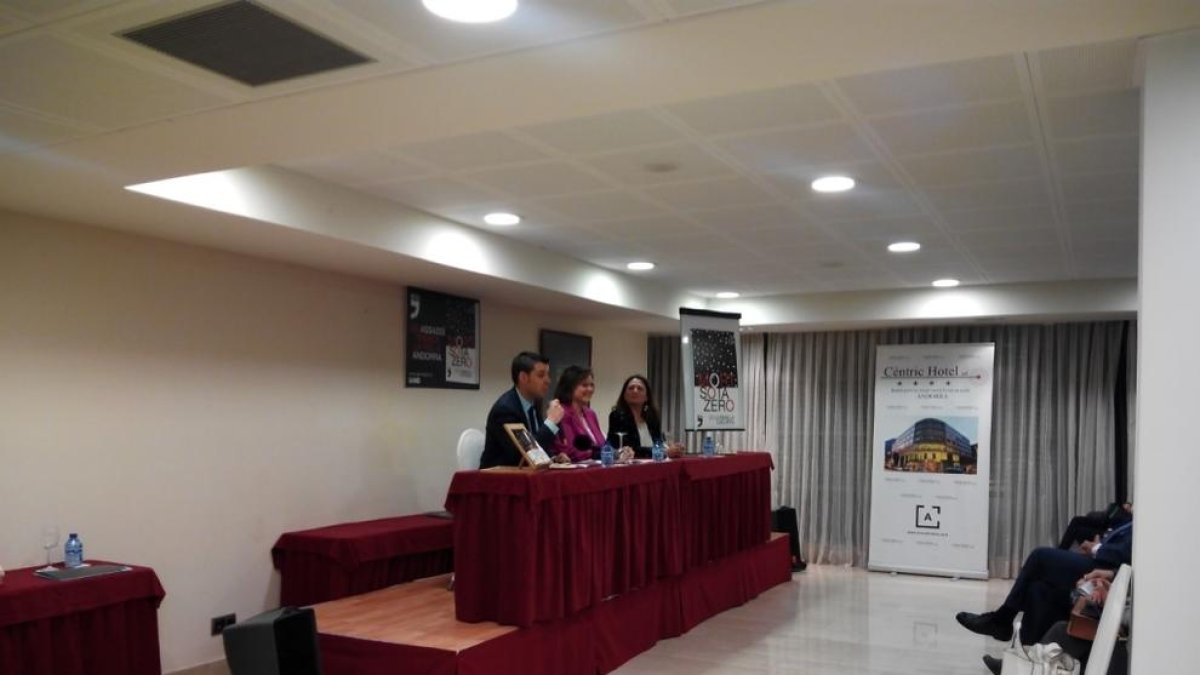 Càlida presentació de 'Mort sota zero' en un dia gèlid