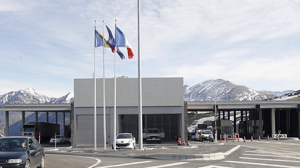 Espot nega interferències en les operacions anticontraban