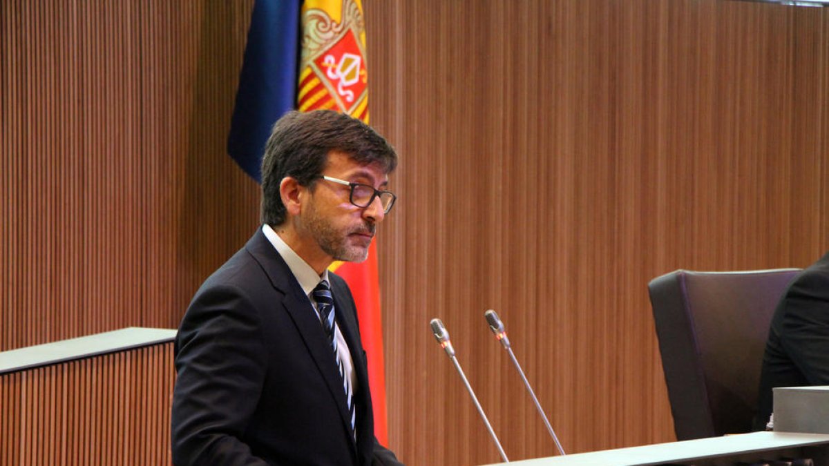 López retreu al Govern la manca d'accions per combatre el contraban