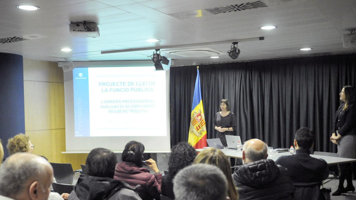 El sou dels funcionaris pujarà cada 5 anys per la nova prima