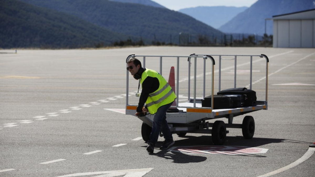 L'aeroport va rebre 3.642 passatgers el 2017