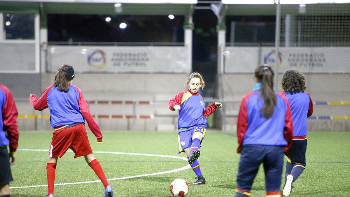 La selecció femenina sub-16 s'estrena a Malta