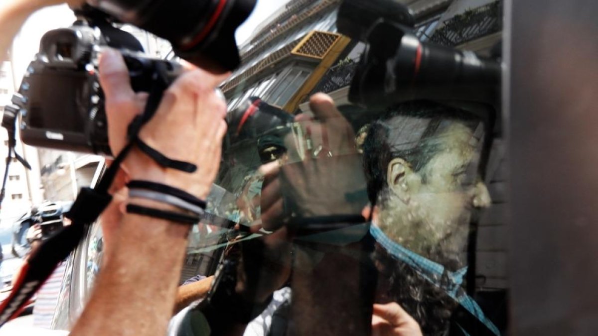 La guàrdia civil deté Zaplana per un cas de blanqueig de capitals