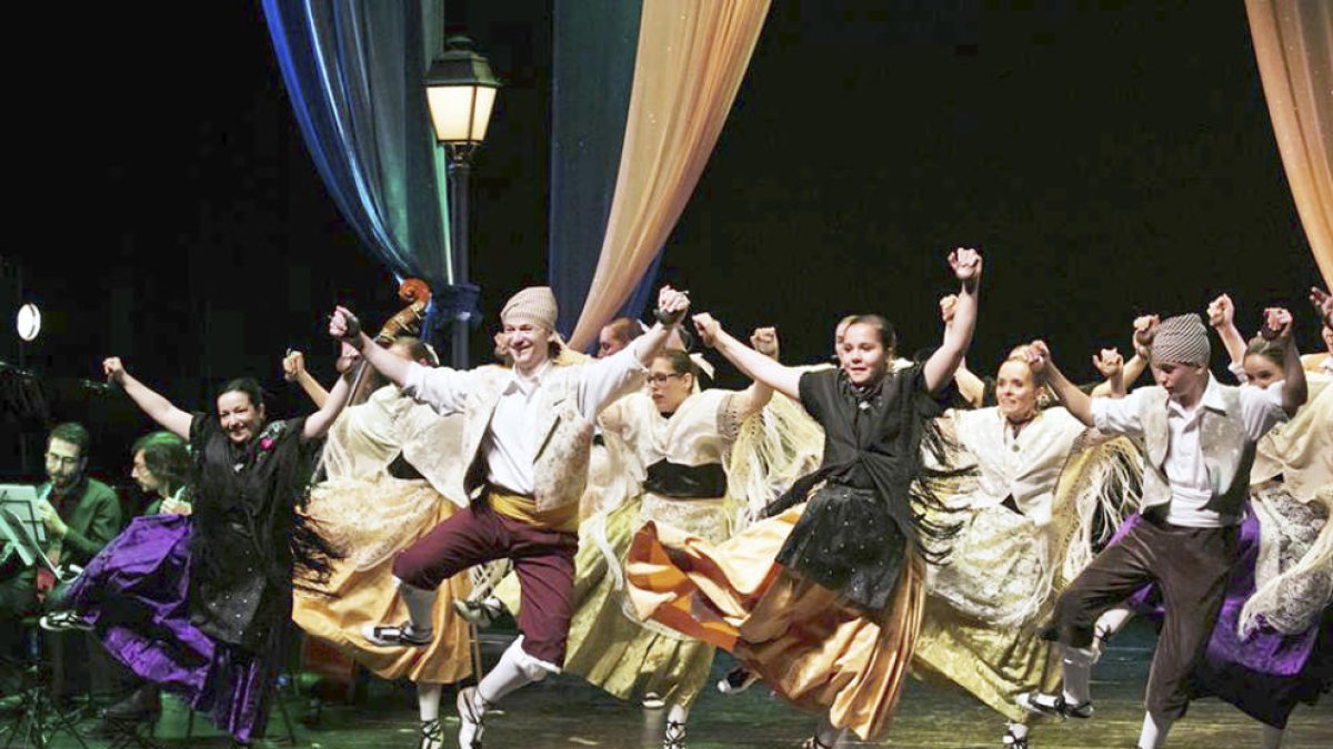 L'Esbart Laurèdia viatja a un festival a Sanremo