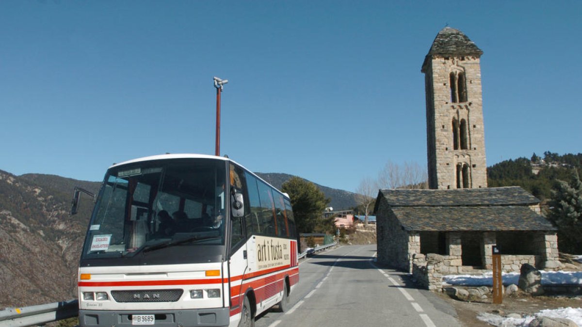 Veïns de la zona d'Engolasters reclamen al comú una línia de bus