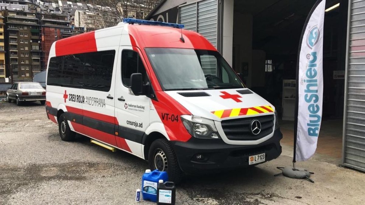 La Creu Roja signa un conveni per millorar la flota de vehicles