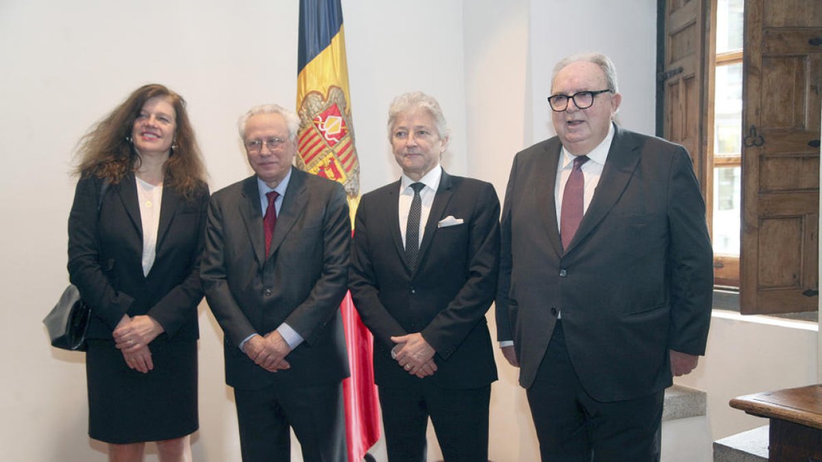 Malestar a la Batllia i a la policia amb el Constitucional