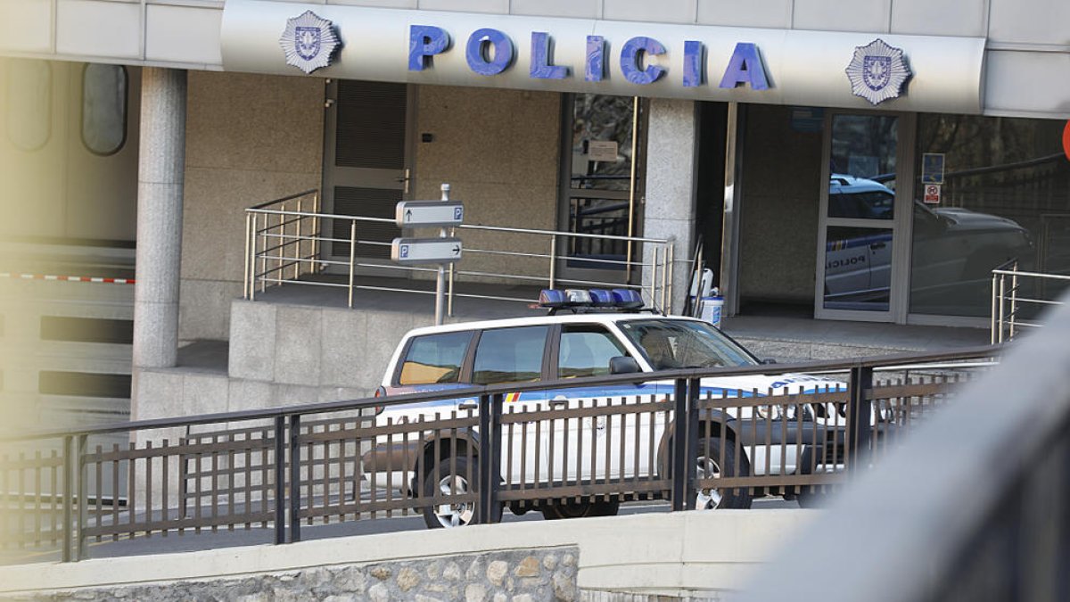 Detingut un jove per intentar robar 29 cartrons de tabac