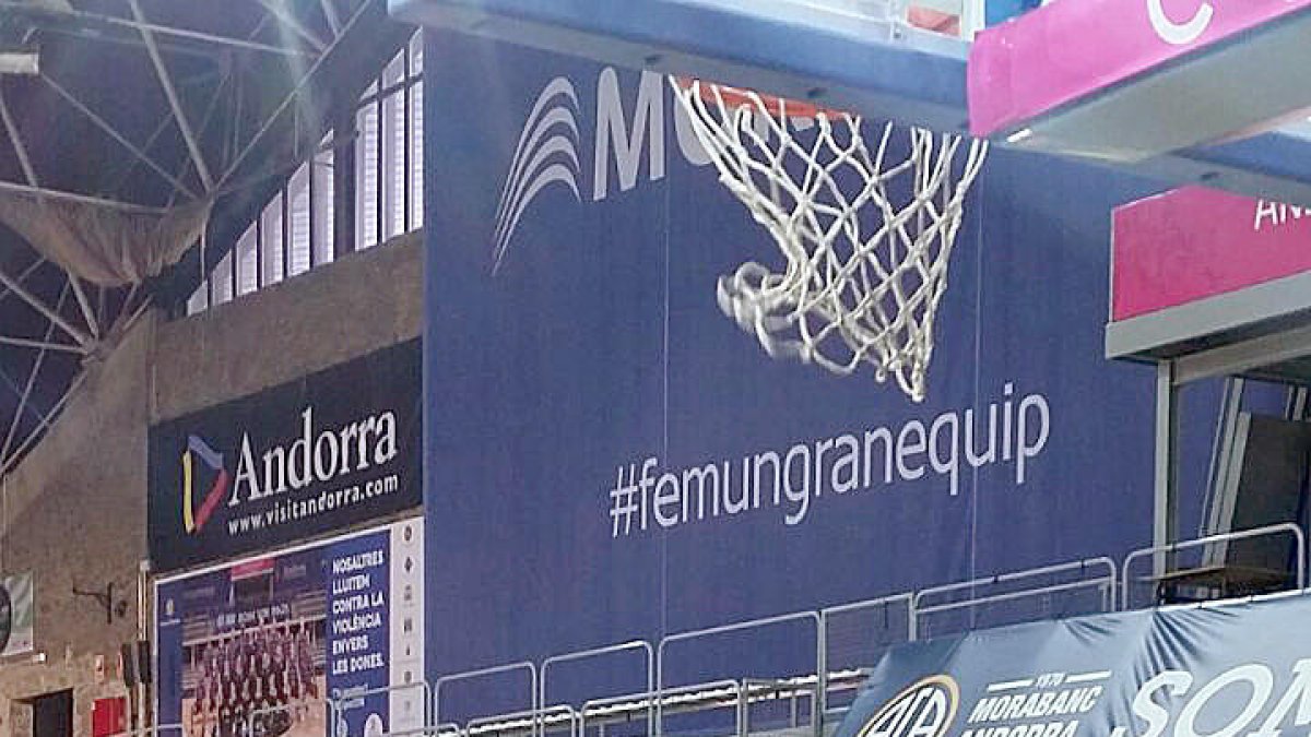 Colton Iverson fa el primer entrenament i Chris Copeland enfila la sortida