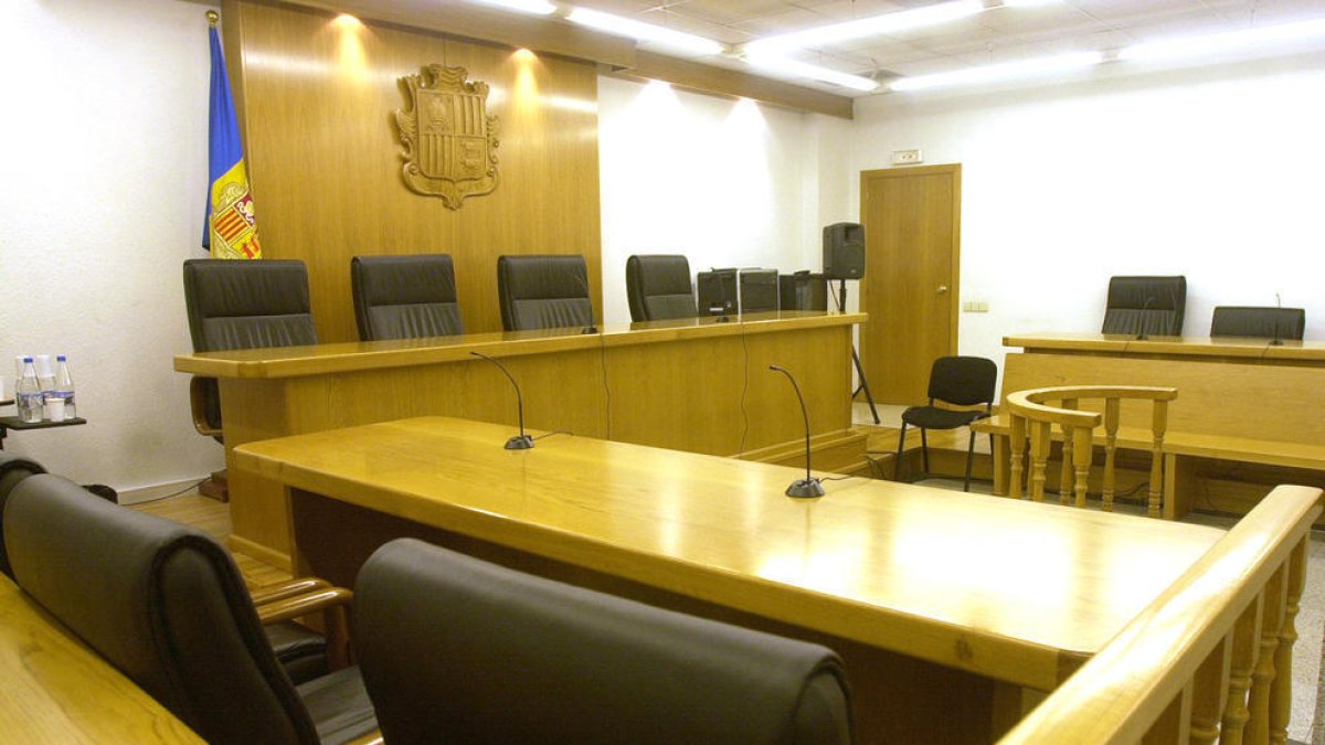 Condemnat a dos anys de presó el raper belga acusat d'abusar d'una noia