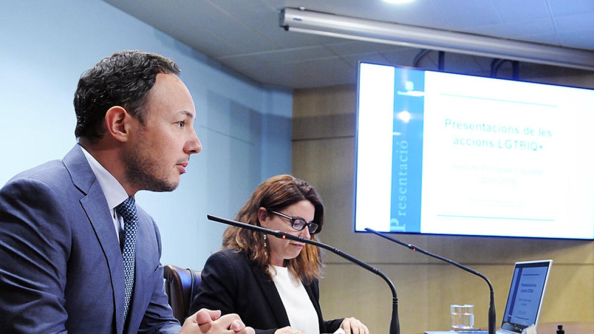 Denuncien la discriminació laboral a dos transsexuals