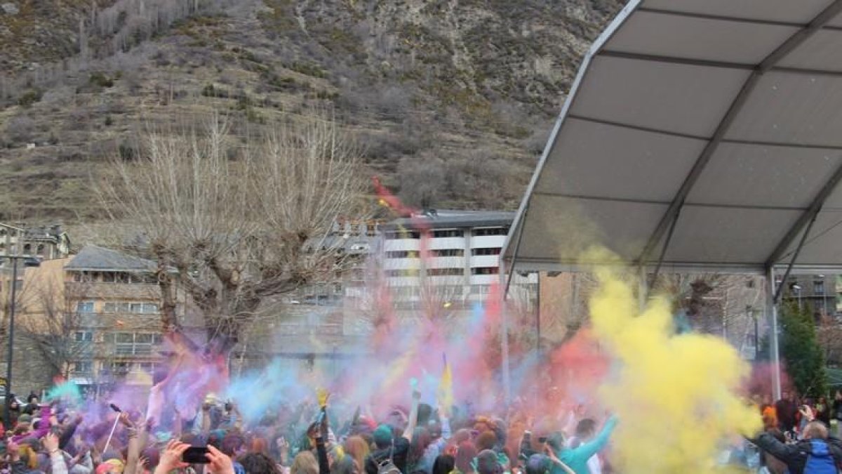 La festa Holi omplirà Encamp de colors i música