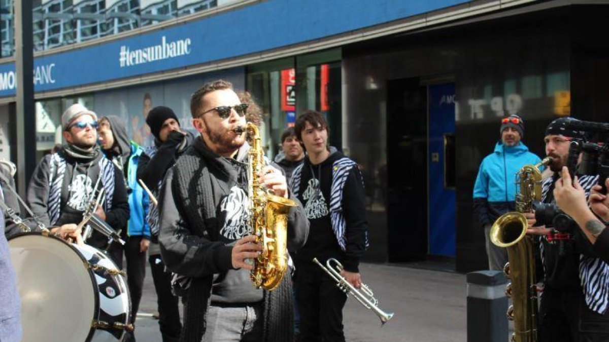 El Saxfest omple els carrers de música amb el concurs Walking Street Music
