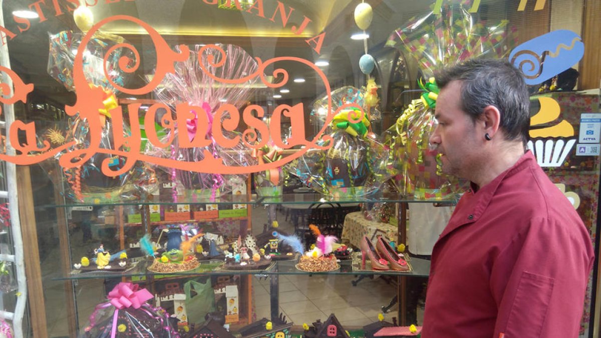 “No es pot cobrar realment el que costa fer una mona”