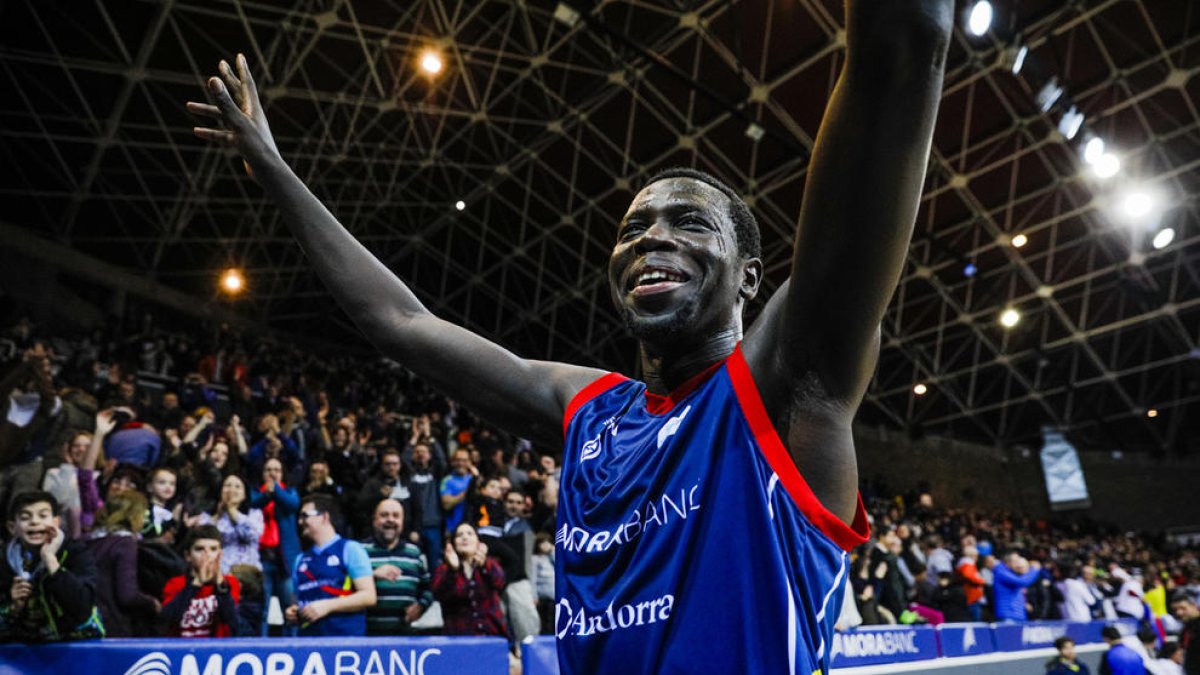El MoraBanc venç el líder de la lliga ACB (89-87)