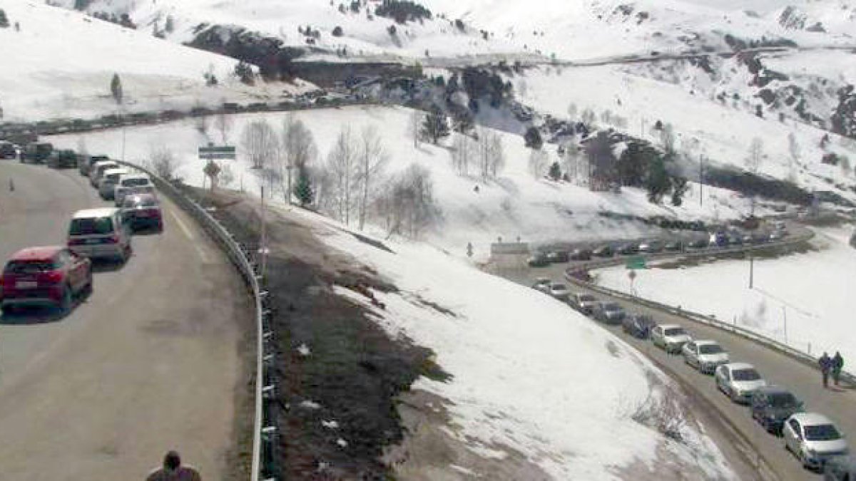 Un accident de trànsit a la carretera RN-22 talla gairebé tres hores l'accés a França