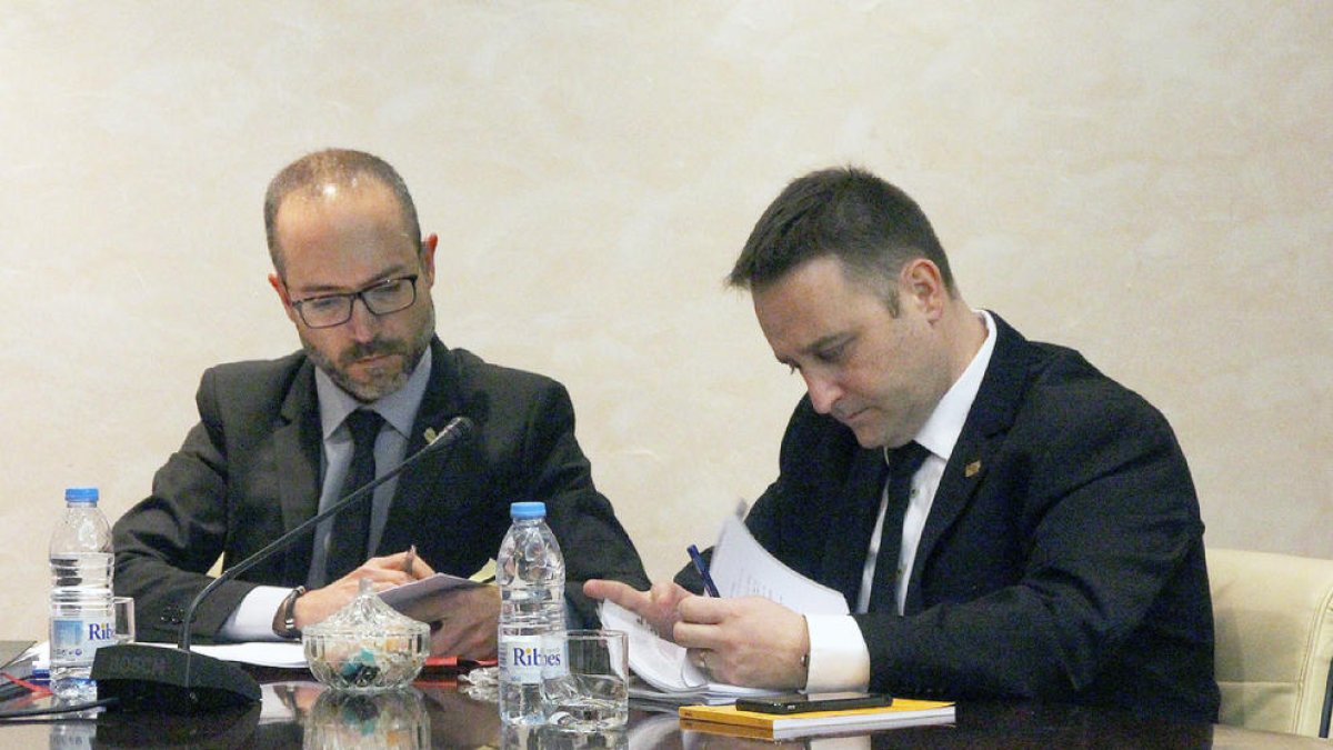 La minoria dubta de la legalitat de l'adjudicació del pla per al comerç