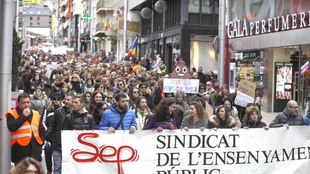 Jover inicia una ronda de vint reunions amb els docents per la llei