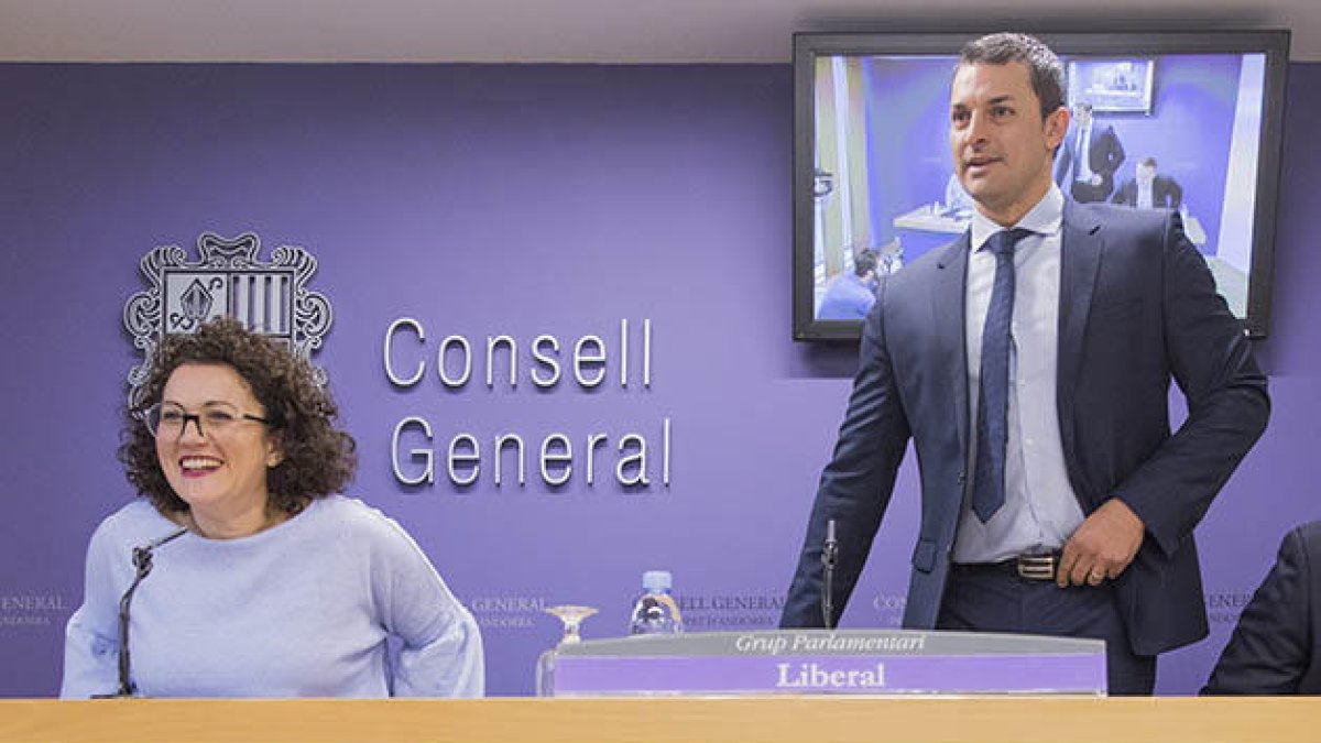 Liberals demana a la fiscalia que investigui les adjudicacions directes a familiars del cap de Govern