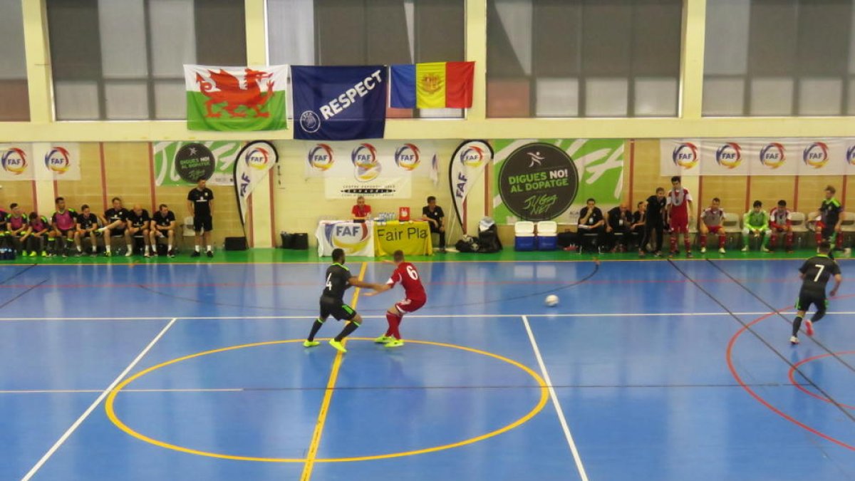 La selecció supera Gal·les amb una diana al tram final