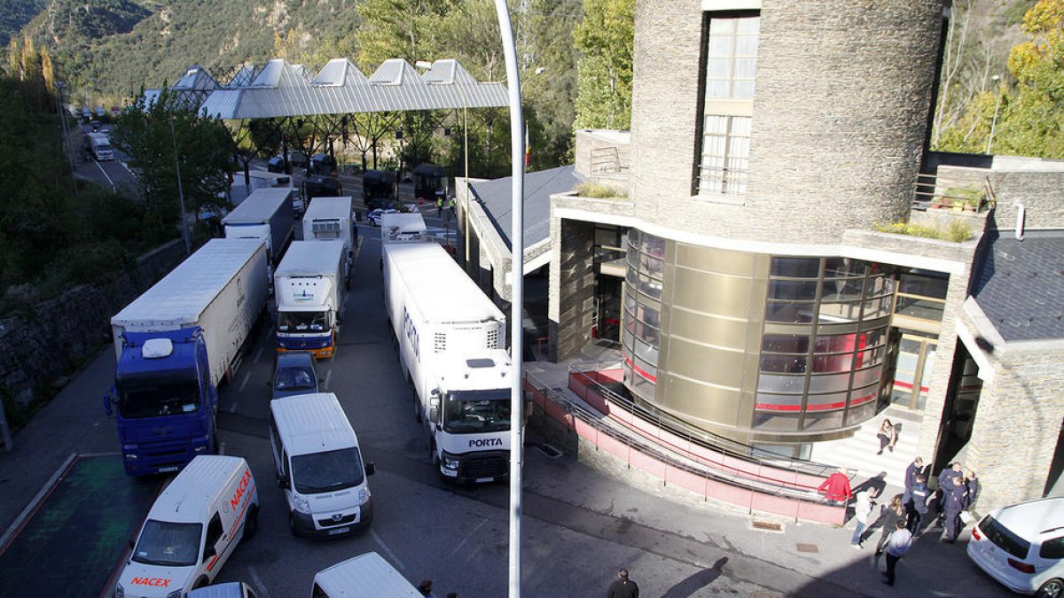 Govern podrà utilitzar la policia per cobrir els serveis mínims