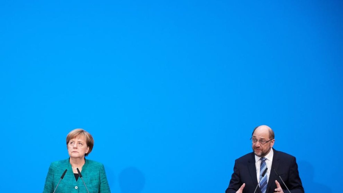 Merkel i Schulz tanquen l'acord de gran coalició