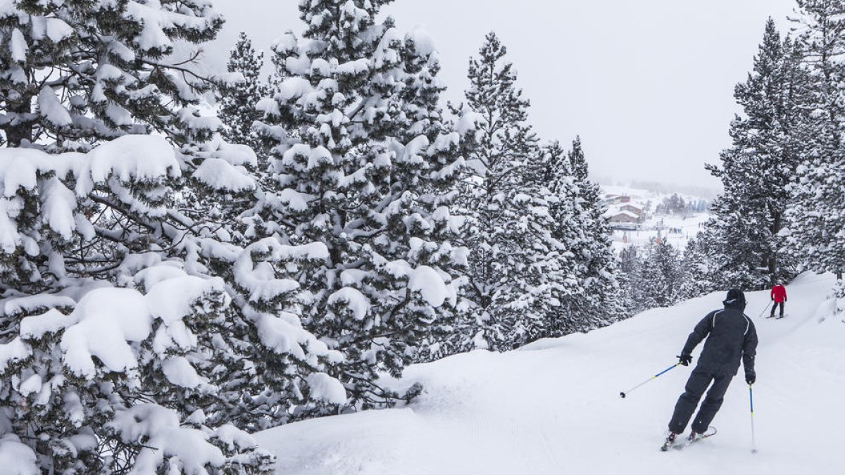 El temporal deixa més d'un metre de neu a les estacions