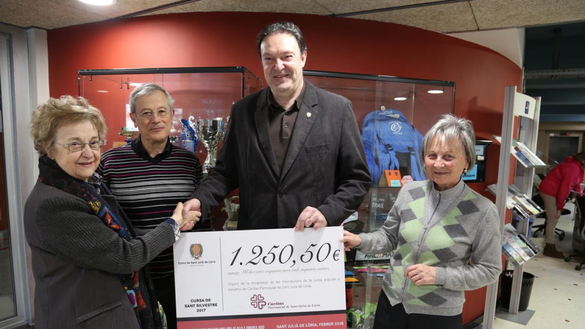 Sant Julià fa un donatiu de 1.250 euros a Càritas