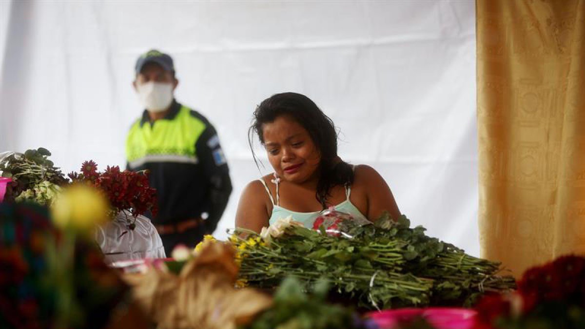 L'erupció del volcà Fuego deixa al menys 69 morts i diversos desapareguts