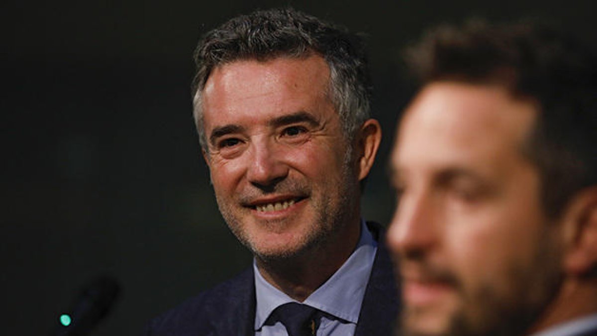 El Constitucional rebutja el recurs del PS pels canvis al grup mixt