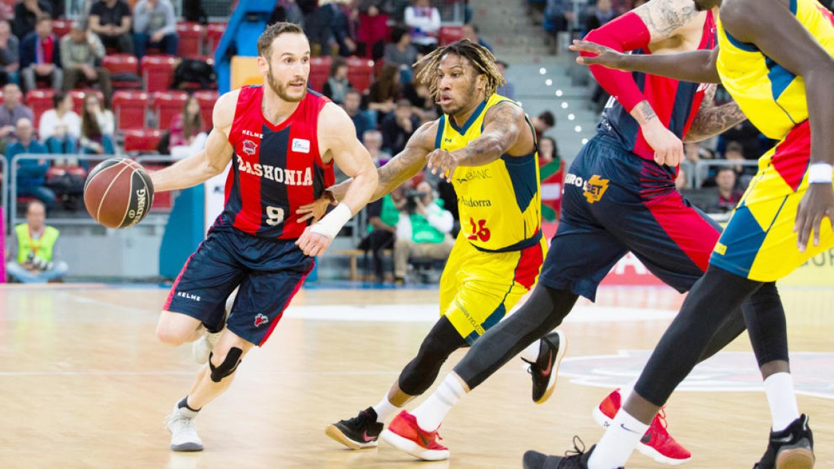 El MoraBanc dona la cara a Vitòria