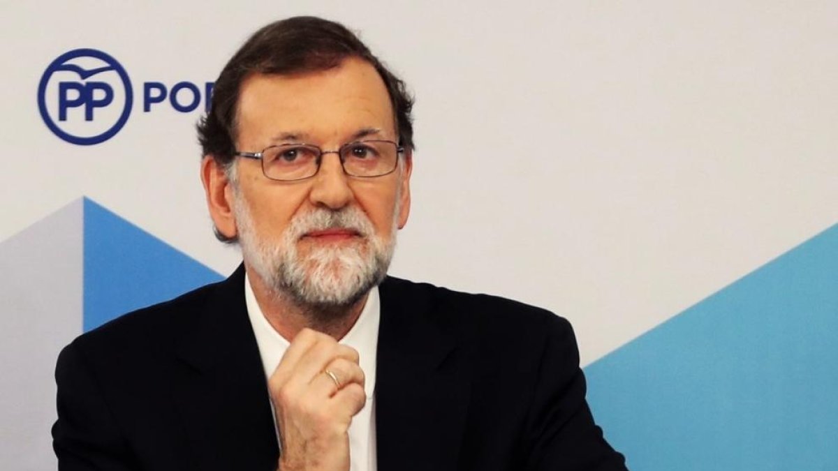 Rajoy anuncia que se'n va i organitza una ràpida transició al Partit Popular