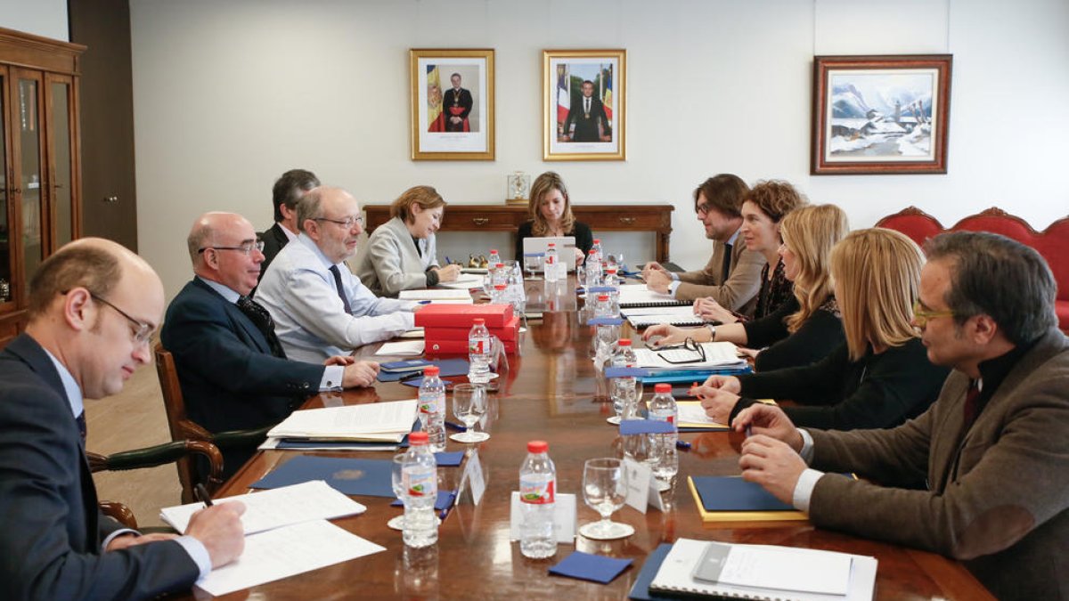 La UE incorpora a la negociació la petició francesa del preu del tabac