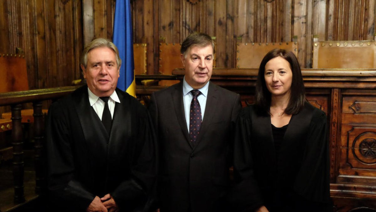 Les places pel Tribunal de Corts s'assignaran a mitjans de mes