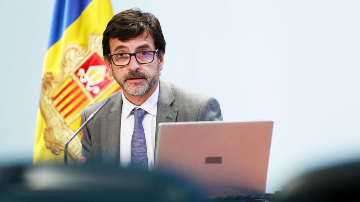 Govern ja ha atorgat 2.000 permisos per a inversors de fora